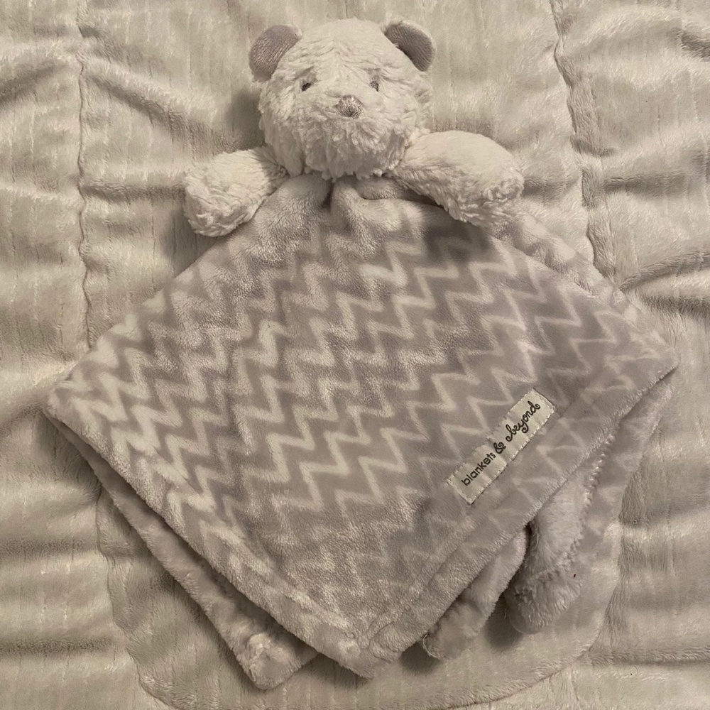 Blankets & Beyond Teddy Bear Zigzag Grey White Plush Security Blanket Lovey